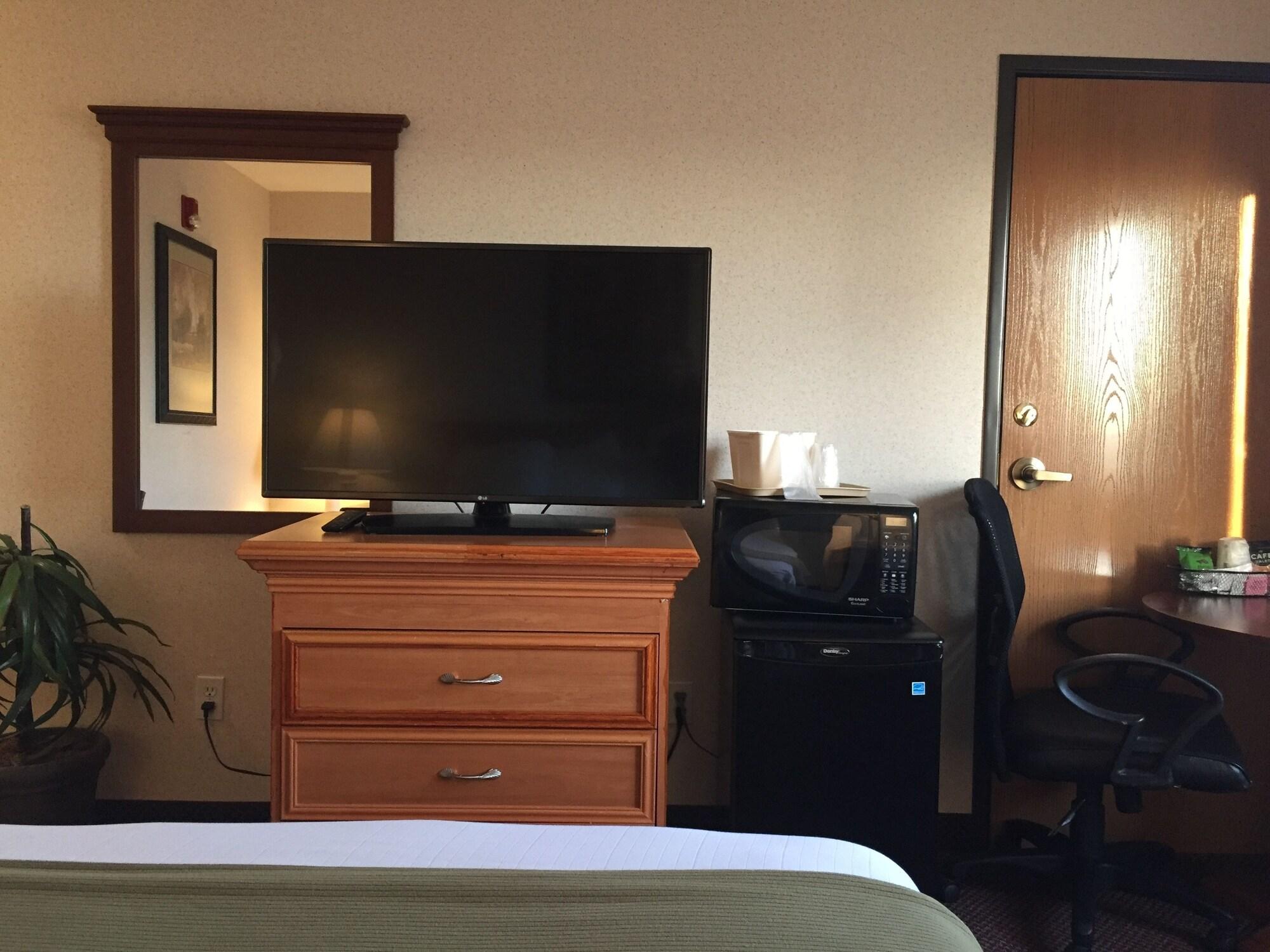 Quality Inn & Suites Willows Bagian luar foto