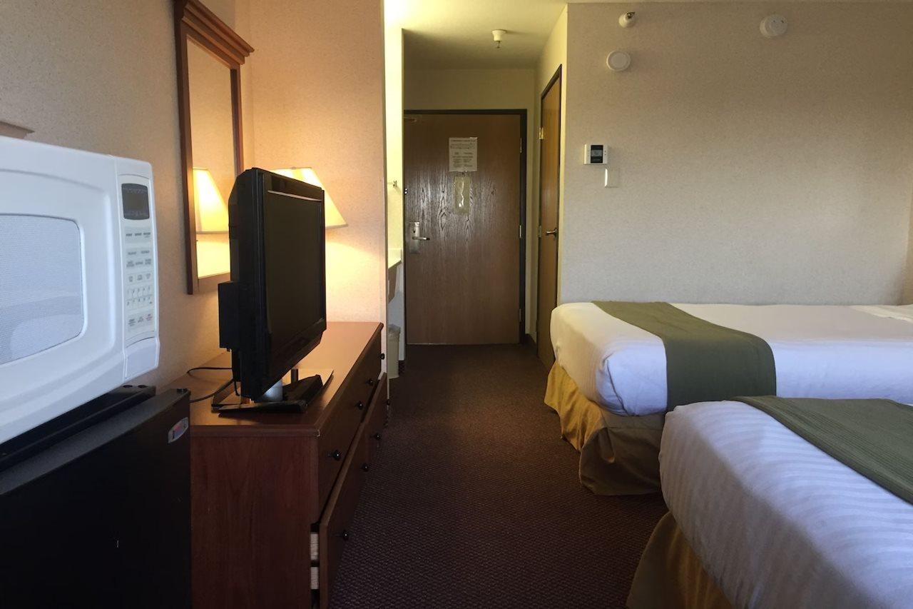 Quality Inn & Suites Willows Bagian luar foto