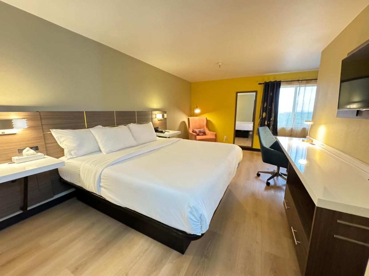 Quality Inn & Suites Willows Bagian luar foto