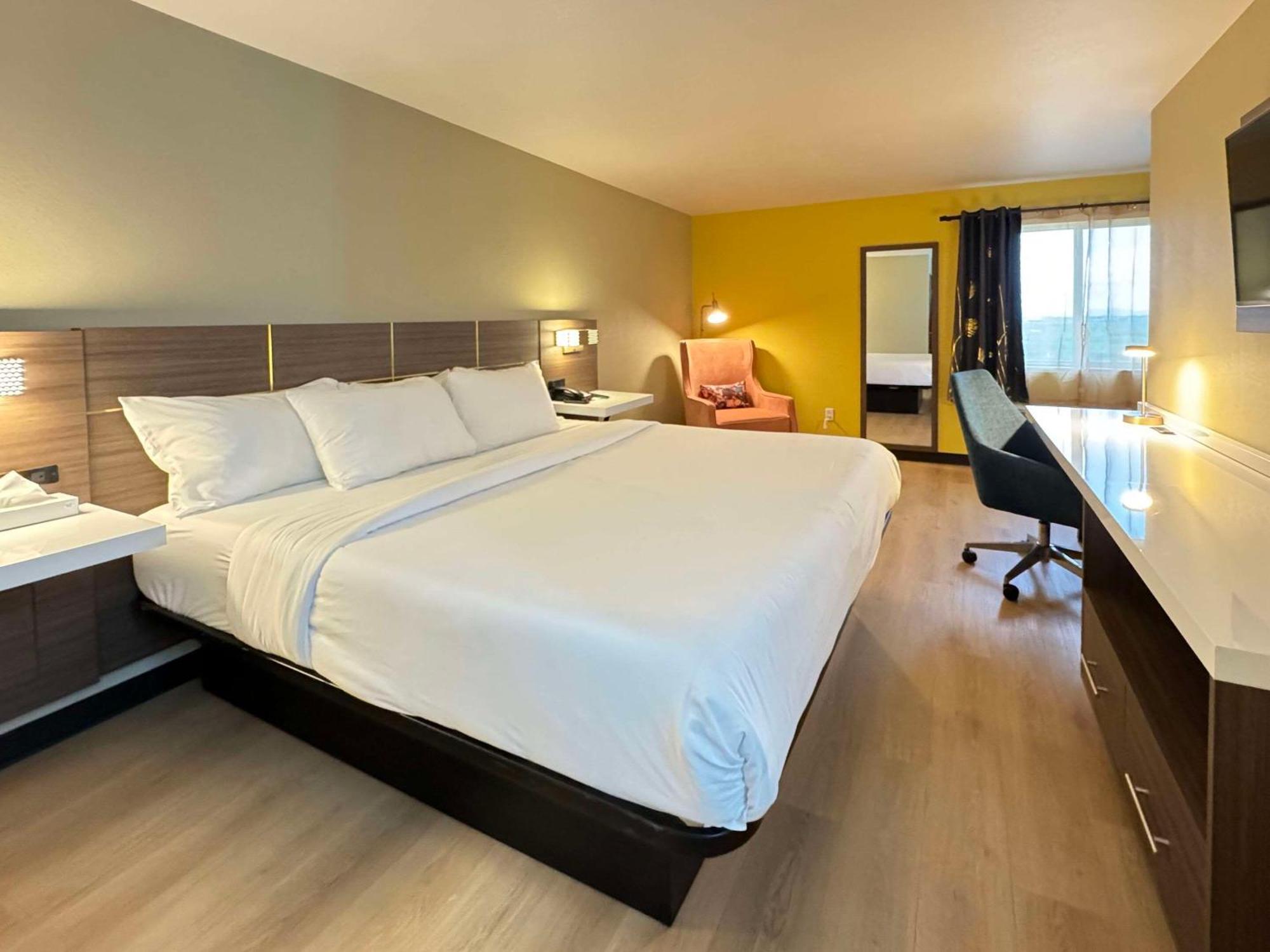 Quality Inn & Suites Willows Bagian luar foto